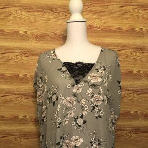 New Torrid Grey Floral Lace inset Blouse SZ 0